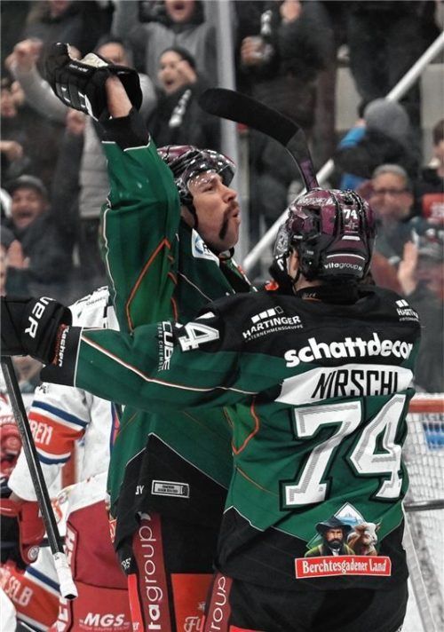 Jubel bei Max Vollmayer. Der Verteidiger erzielte den Siegtreffer für die Starbulls.Fotos Hans-Jürgen Ziegler