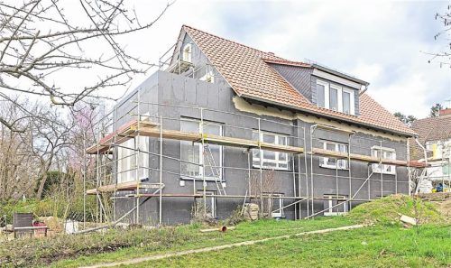 Kauf und Sanierung eines älteren Gebäudes können mitunter attraktiver sein als ein Neubau. Foto djd/Sto