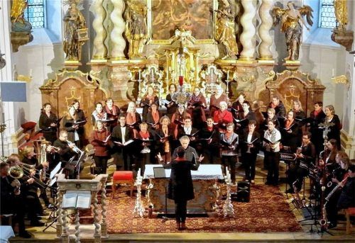 „LaGioia“ zeigte in der Mettenheimer Kirche, dass der Chor auch neue Wege gehen kann. Foto stettner