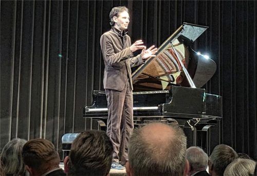 Martin Stadtfeld bot einen begeisternden Klavierabend in Waldkraiburg. Foto Honervogt