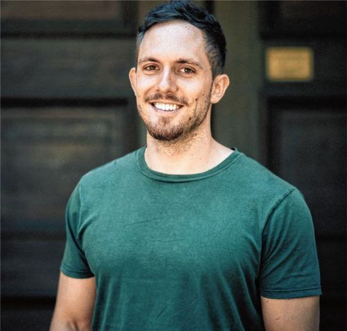 Max Osswald lebt seit fast acht Jahren in München. Nun kommt der Comedian mit seinem Programm „Freude“ nach Rosenheim. Foto Pierre Jarawan