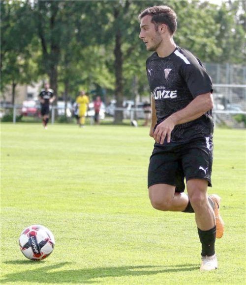Michele Cosentino hat mit dem SV Bruckmühl das nächste Kellerduell vor sich.Foto Wolfgang Fehrmann
