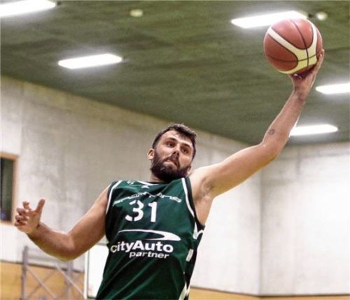Miodrag Mirceta war mit 17 Punkten der Topscorer derRosenheimer Basketballer.Foto Fehrmann