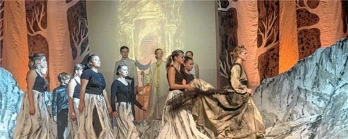 Mit beeindruckenden Bildern überzeugten die Schüler der Wilhelm-Leibl-Realschule im Kurhaus Bad Aibling.Foto re