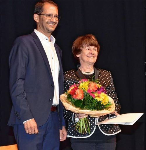 Mit der goldenen Ehrenamtsmedaille ausgezeichnet: Eleonore Dambach-Trapp, gewürdigt von Oberbürgermeister Andreas März. Foto schlecker