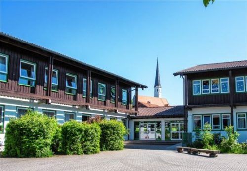 Nach wie vor wird auch freitags das offene Ganztagsangebot in der Gemeinde Tuntenhausen angeboten, wie hier an der Schule von Ostermünchen. Foto stache