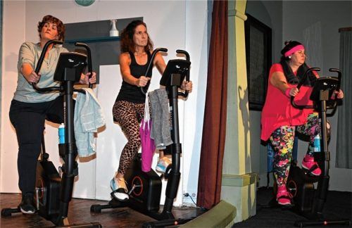 Nicht immer engagiert beim Training ist das Damen-Trio „Hildegard Amselhuber“, „Renate Feldkirchner“ und „Elfriede Henselein“ (von links).Foto ruprecht