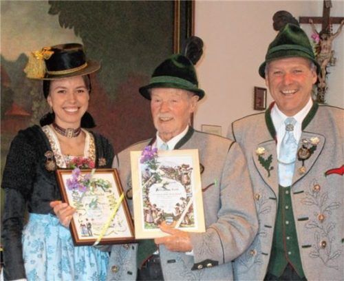 Regina Opperer (Zweite Vorsitzende), Wast Liebl (Ehrenvorstand), Georg Lechner (Erster Vorsitzender). Foto Wallisch