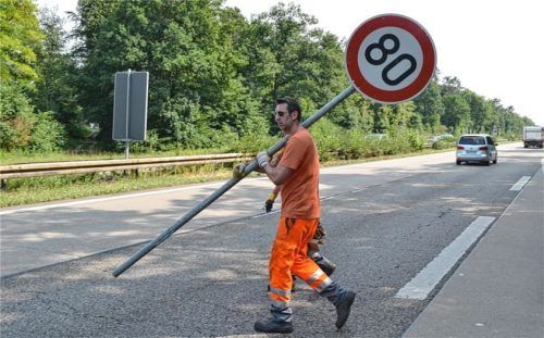Schilder für ein Tempolimit von 80 Stundenkilometern sorgen an der Inntalautobahn für Fragezeichen bei den Autofahrern – und auch für ein Sicherheitsproblem? Foto dpa (Symbolbild)