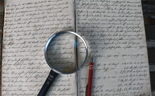 Schwer zu entziffern: ein Blick auf das Protokoll von 1909. Fotos Rehberg