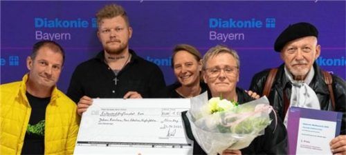 Sie nahmen den Preis entgegen: (von links) Bernhard Arnold, Adam Mazanek, Claudia Neher, Ursula Haugg und Josef Hauk. Foto Diakonisches Werk