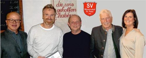 Stellvertretend für alle Geehrten des SV Westerndorf, eingerahmt vom Vorsitzenden Klaus Jordan (links) und Zweiter Vorsitzenden Katrin Jackl (rechts). Von links: Georg Huber, Bernhard Schwab und Manfred Rahm.Foto re
