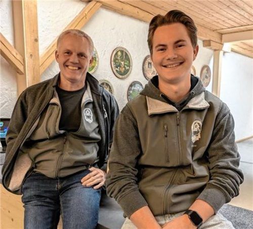 Thomas Stadler (links) und Roberto Lehmann nahmen in der Disziplin Luftpistole an der bayerischen Meisterschaft teil. Fotos Re