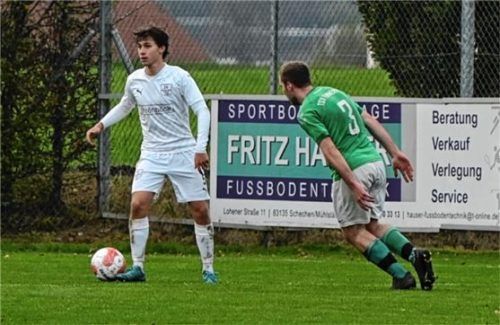 Tizian Stix (am Ball) erzielte das Siegtor für den SV Westerndorf im Heimspiel gegen Emmering.Foto Marinus Obermaier