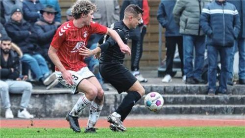 Torlos verlief das Duell zwischen der SG Tüßling/Teising (am Ball Nico Kastenhuber) und dem TuS Engelsberg (Markus Stadler).Foto Gabi Zucker