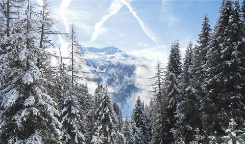 Traumhafte Bergwelt: Beim Wasserfall-Rundgang hat man Traumblicke auf die Gipfel (gr. F.), wer noch höher hinauf will, nimmt sich Beat Däscher (kl. F.) als Ski-Guide.