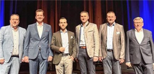 Unternehmerabend in Altötting: (von links) Moderator Wolfgang Berger, Direktor Michael Mitterer, Kriminal- und Geheimdienstanalyst Mark T. Hofmann, Wolfgang Straubinger von der Elektro Rösler GmbH, der kriminalpolizeiliche Fachberater Herbert Grieser und Vorstand Reinhard Frauscher.