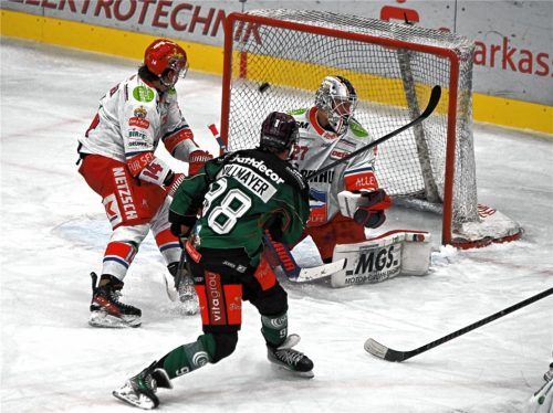 Verteidiger Max Vollmayer erzielte gegen Selb den Siegtreffer. Damit durchbrach er eine Serie, die über 400 Pflichtspiele lang anhielt.Foto Franz Ruprecht