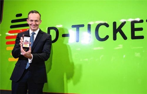 Volker Wissing, derzeit Verkehrsminister und Justizminister, präsentierte 2023 das neue Deutschland-Ticket.Foto DPA