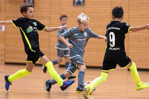 Voller Einsatz und Spielfreude: Die Nachwuchsfußballer beginnen mit ihren Hallen-Titelkämpfen.Foto Hans-Joachim Bittner