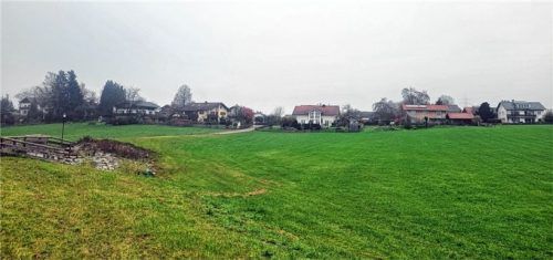 Von der Bergfeldstraße her kommend wird das neue Baugebiet um eine weitere Häuserreihe vergrößert.Fotos  stache