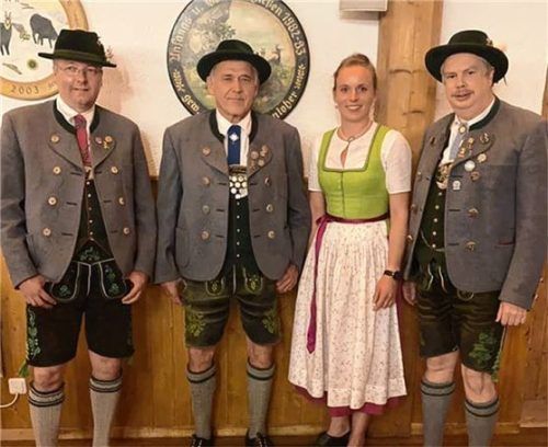 Von links: Anderl Kirchberger (Erster Gaukassier), Franz Nirschl (Zweiter Gauvorstand), Magdalena Probst (Erste Gauschriftführerin), Schorsch Englhart (Gauvorstand). Foto re