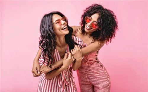 WEKO Women’s Day am 23. November in Pfarrkirchen: Roomio-Launch, Mädelsflohmarkt und Live-Musik für einen Tag voller Entdeckungen.Foto  AdobeStock