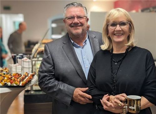 Willy und Marianne Bergmeister freuten sich über die Gäste beim Glühwein-Anstich am Mittwochabend.
