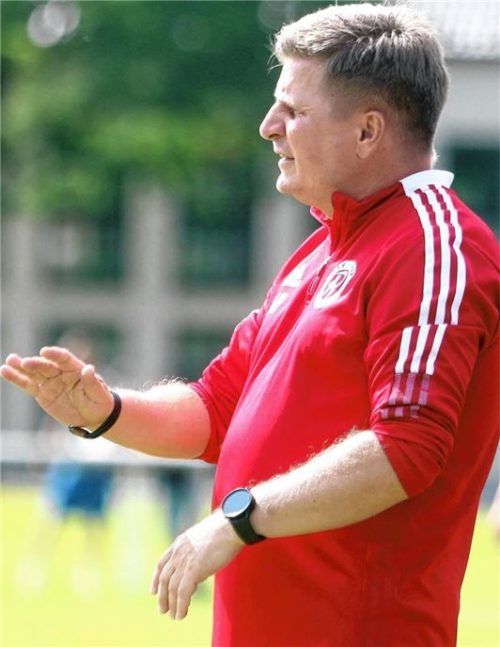 Wolfgang Schellenberg ist mit seiner Mannschaft beim Zweiten der Landesliga zu Gast. Foto Fehrmann