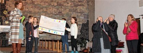1100 Euro gibt es für Schwester Mary, „Madonna Angels“ in Kolbermoor.Foto STrim