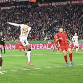 Neuer und Tella checken Bayern raus