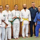 Zufriedenheit in den Gesichtern der Prüflinge und Trainer