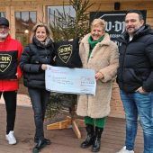 Weihnachtsüberraschung für Fußballkinder