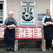 Verein „Kolbermoorer helfen“ spendet an die Tafel 100 Weihnachtsstollen