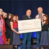 Theater Rosenheim spendet 1500 Euro für Inklusion