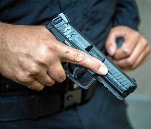 Als Dienstpistole nutzt die Bayerische Bereitschaftspolizei seit Herbst 2018 die SFP9-TR von Heckler & Koch. Foto dpa
