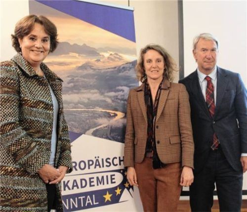 Bei der Auftaktveranstaltung der Europäischen Akademie Inntal: (von links) die Gründerinnen Natascha Zeitel-Bank und Miriam Leunissen sowie Referent Honorarkonsul Dietmar Czernich.Foto Bank