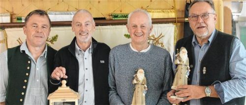 Bei der Ehrung: (von links) Schützenmeister Rudi Babl, Willi Kurrle, Sepp Schnitzlbaumer, Alfons Kapser.Foto SG Immergrün Aising