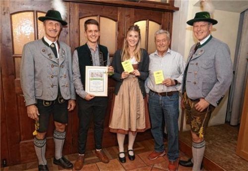 Bei der Versammlung: (von links) Christian Hübl (Zweiter Vorsitzender), Christoph Kecht (25-jährige Mitgliedschaft), Lara Nünke und Karl Präg (beide Neumitglieder) sowie Vorsitzender Alfred Licht.Foto re