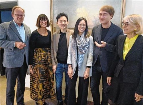 Bei der Vorstellung: (von links) die Vorsitzenden des Fördervereins, Dr. Wolf- Dieter Seiffert und Dr. Rena Seiffert, William Youn, die neue künstlerische Leiterin Mona Asuka, Nils Mönkemeyer und die Initiatorin der Konzertreihe , Dr. Claudia Trübsbach. Foto Giesen