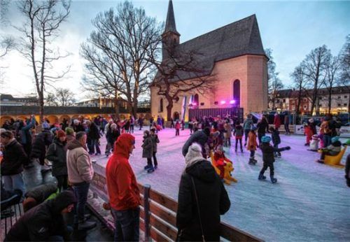 Bis 26. Januar kann man im Traunsteiner Stadtpark wieder Schlittschuhlaufen.Foto Stadtmarketing Traunstein