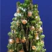 Weiße und silberne Christbäume