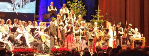 Das Adventsingen mit Hans Berger bot den Gästen im ausverkauften Kultur- und Kongresszentrum ein abwechslungsreiches Programm, zu dem auch ein Auftritt der Riederinger Hirtenkinder gehörte.Foto friedrich