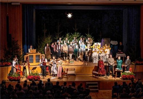 Das Adventssingen 2024 mit dem Motto „Selig seid ihr“ findet am Sonntag im Kurhaus statt. Foto re