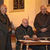 Musikalisch ein Licht für den Frieden entzündet