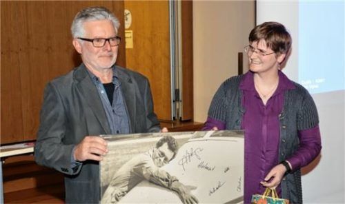 Der langjährige Leiter der Hagelflieger, Georg Vogl, mit Andrea Lindner, der neuen Geschäftsführerin des Hagelforschungsvereins und neuen Chefin der Hagelflieger. Foto re