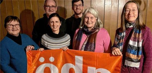 Der neue Vorstand: (vorne von links) Christine Zeuß, Elisabeth Krämer, Christine Mehlo-Plath, Anna Maria Kirsch, (hinten von links) Carsten Höfer und Thomas Steinhart. Foto re