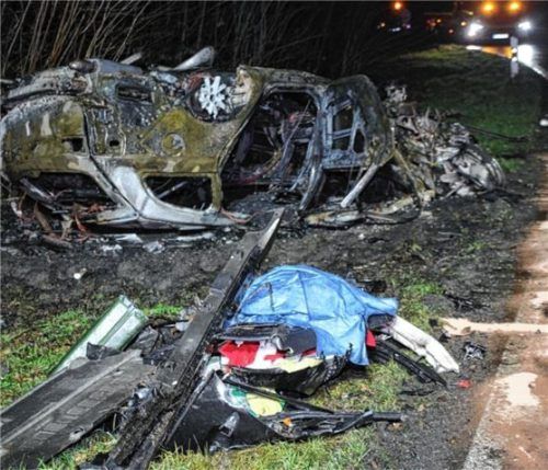 Der Unfallort: Ein Aiblinger war mit seinem Pkw frontal gegen einen Baum gerast. Das Fahrzeug brannte aus.Foto Reisner