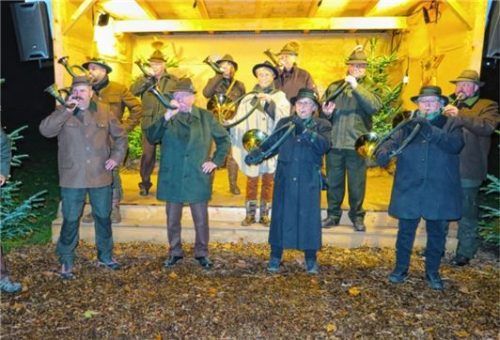 Die Bläser der Jagdgruppe Bad Aibling ließen ihre Jagdhörner erklingen.