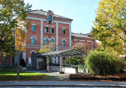 Die Haushaltslage in der Stadt Rosenheim ist angespannt. Grund, den Kopf in den Sand zu stecken, ist das aber noch lange nicht. Das wurde bei der jüngsten Sitzung des Stadtrats im Rathaus deutlich. Foto Schlecker